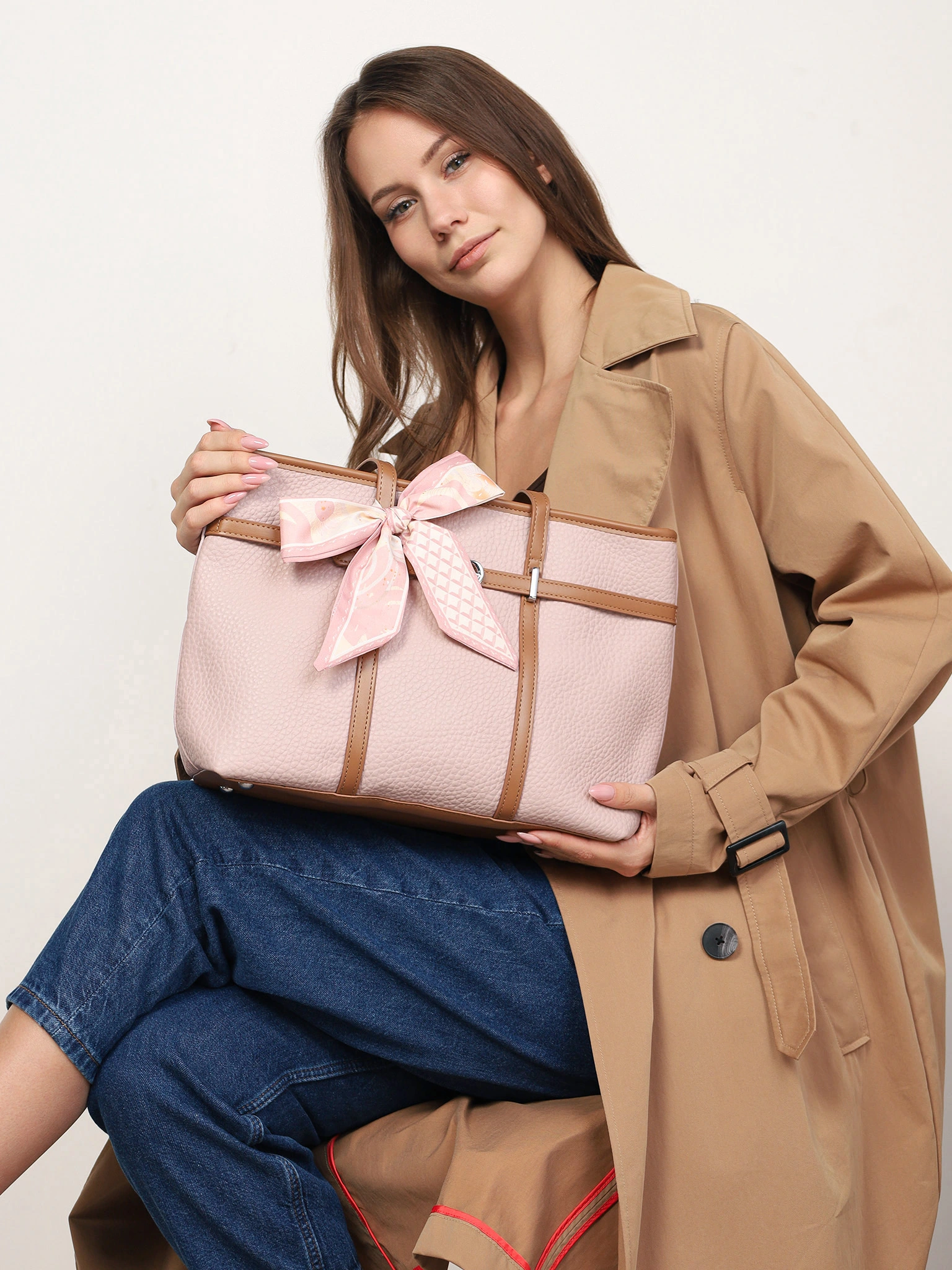 Сумка-тоут с контрастными ручками и ремешком с пряжкой в ассортименте